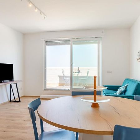 Waterfront Apartment With Seaview Balcony Бари Экстерьер фото