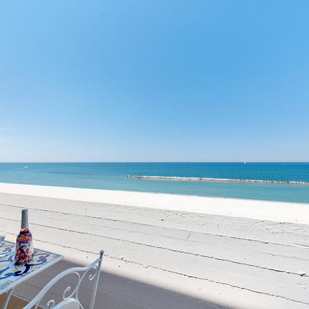 Waterfront Apartment With Seaview Balcony Бари Экстерьер фото