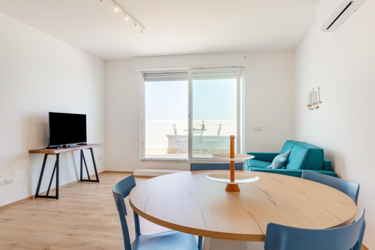 Waterfront Apartment With Seaview Balcony Бари Экстерьер фото