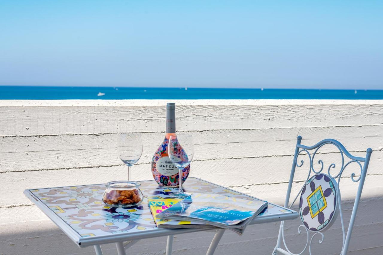 Waterfront Apartment With Seaview Balcony Бари Экстерьер фото