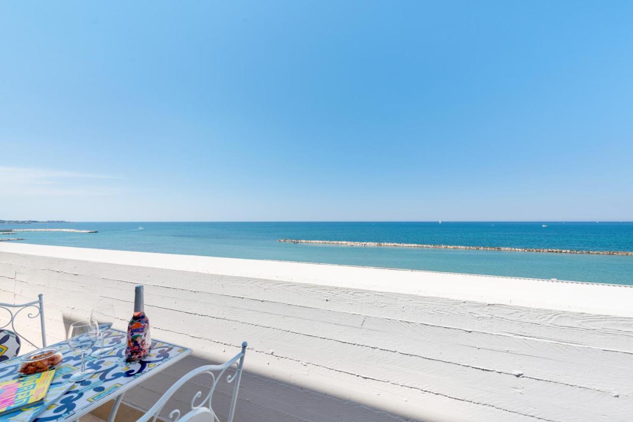 Waterfront Apartment With Seaview Balcony Бари Экстерьер фото