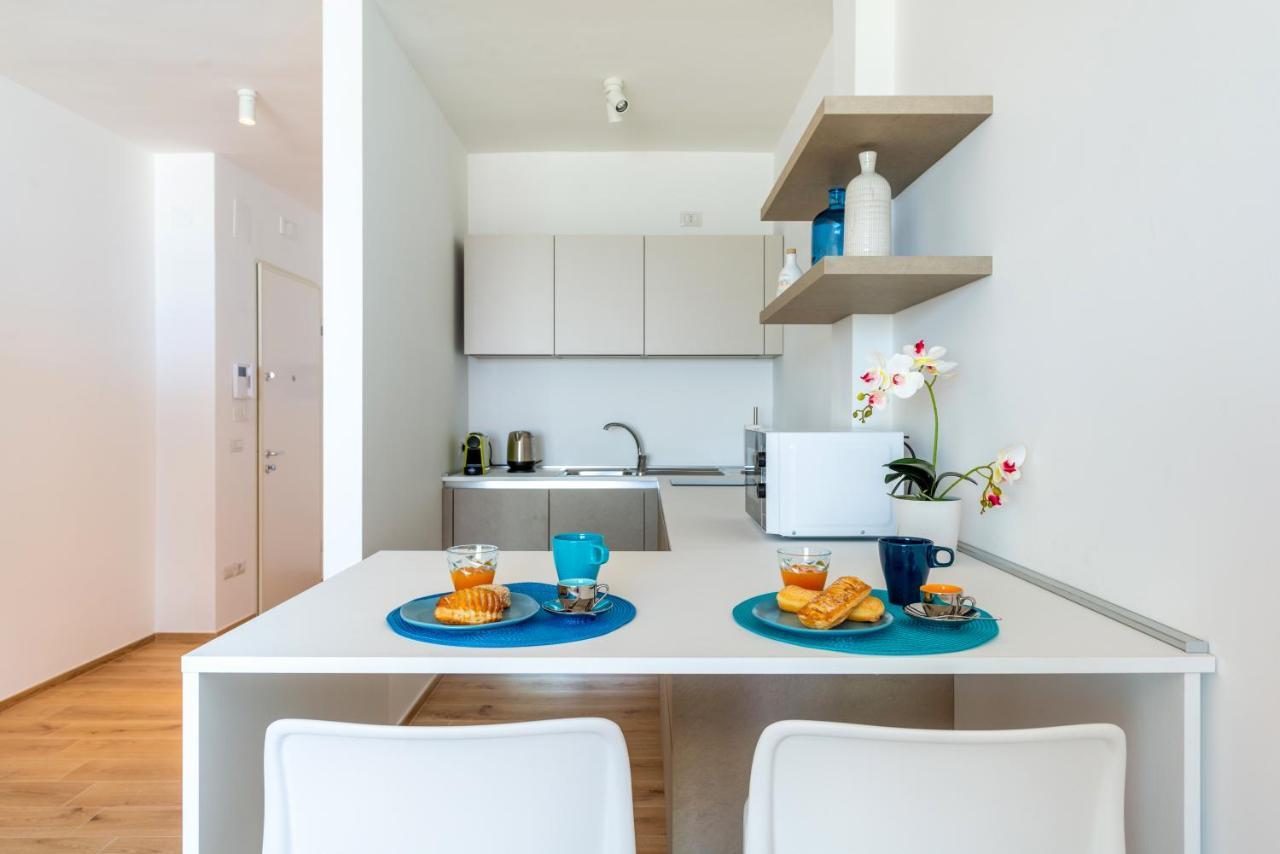 Waterfront Apartment With Seaview Balcony Бари Экстерьер фото
